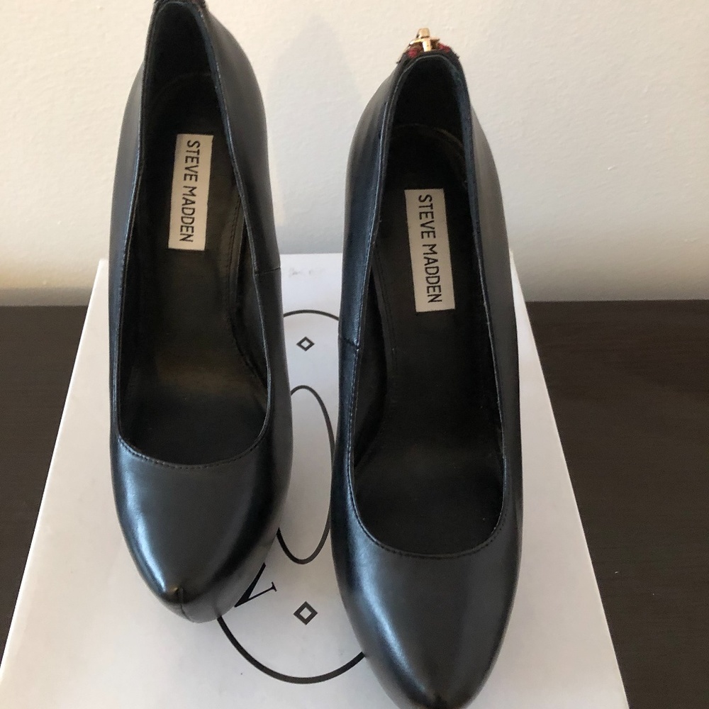 Steve Madden Daara Platform Pumps